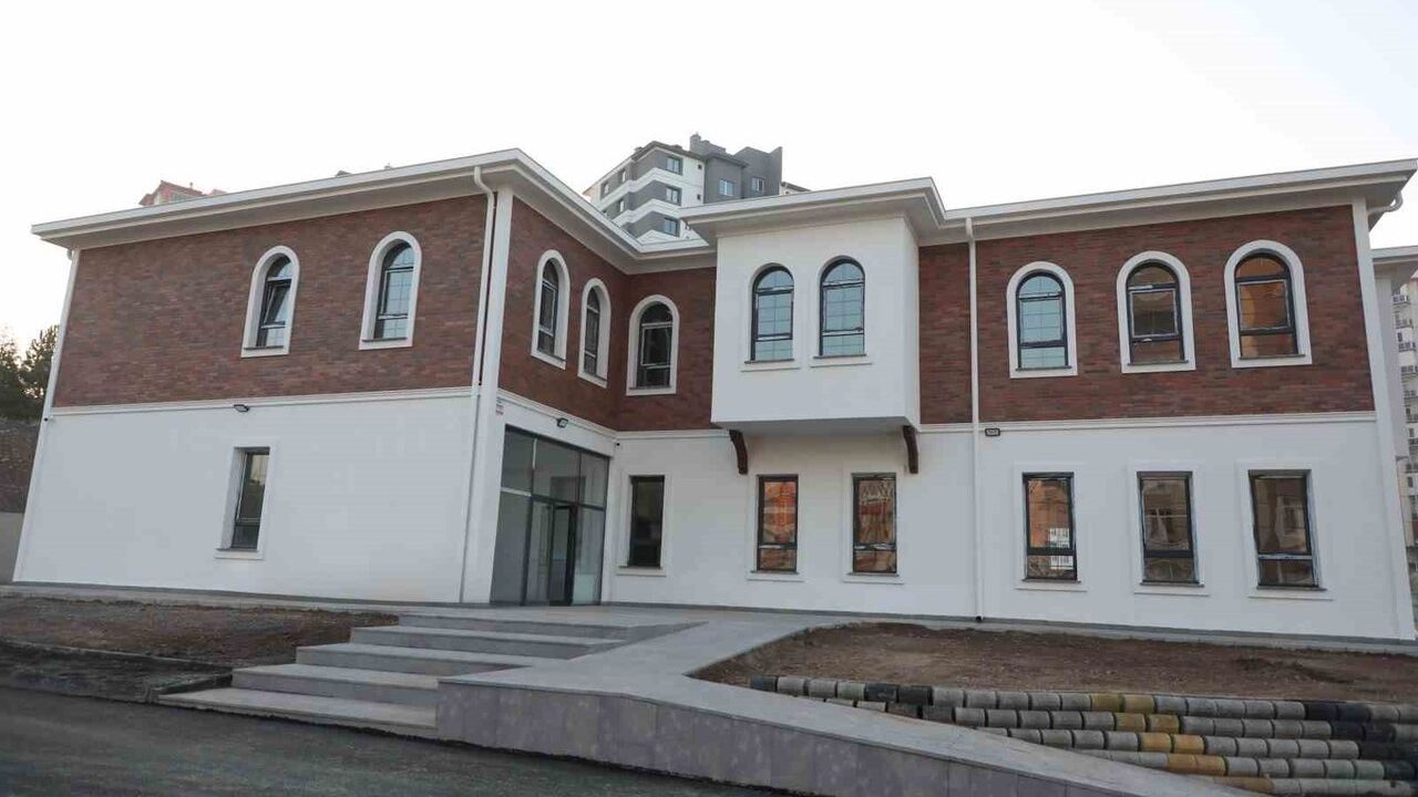 Başkan Palancıoğlu, Kocatepe’de Fatma Haskahveci Kur’an Kursu’nu inceledi