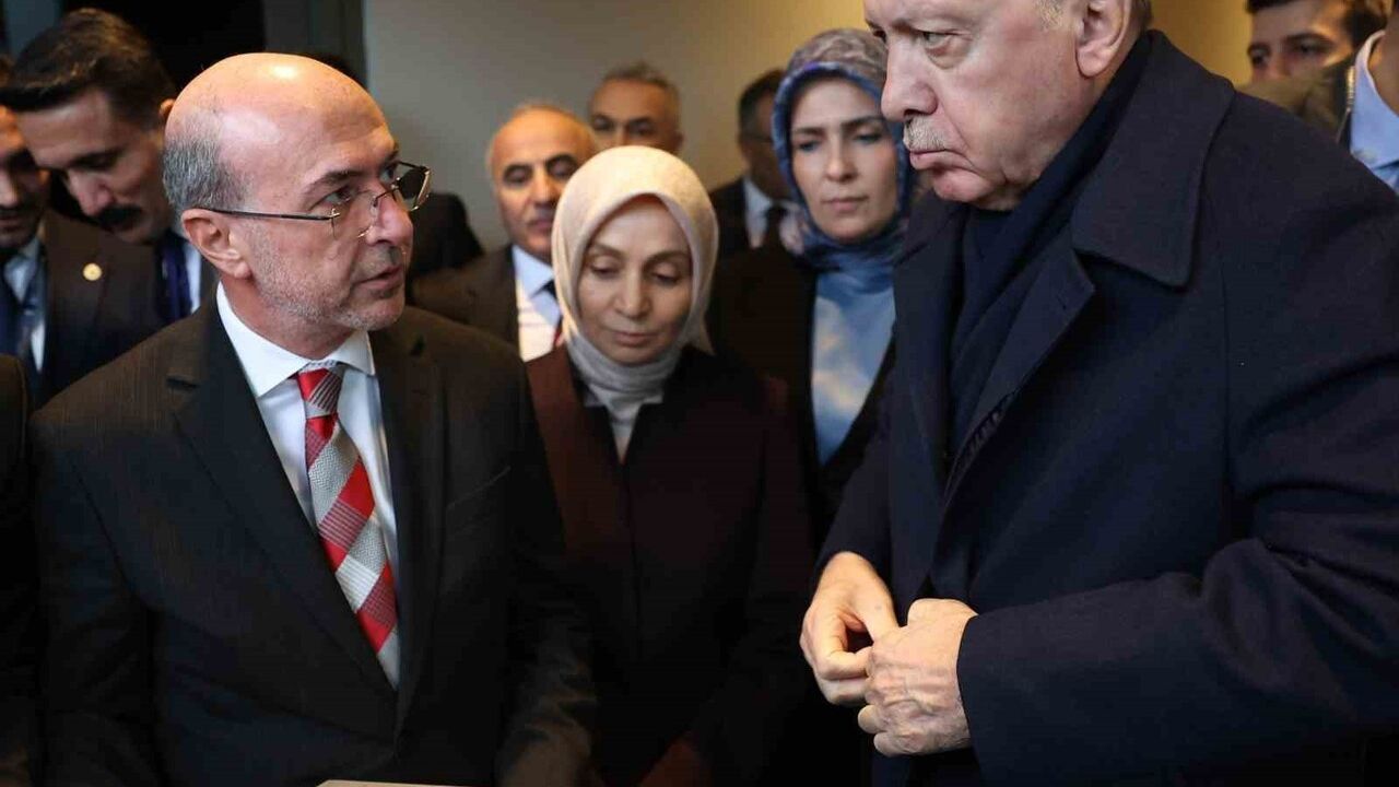 Başkan Pekyatırmacı, 'Türklerin Mirası' Projesinin İlk 4 Cildini Cumhurbaşkanı Erdoğan'a Takdim Etti