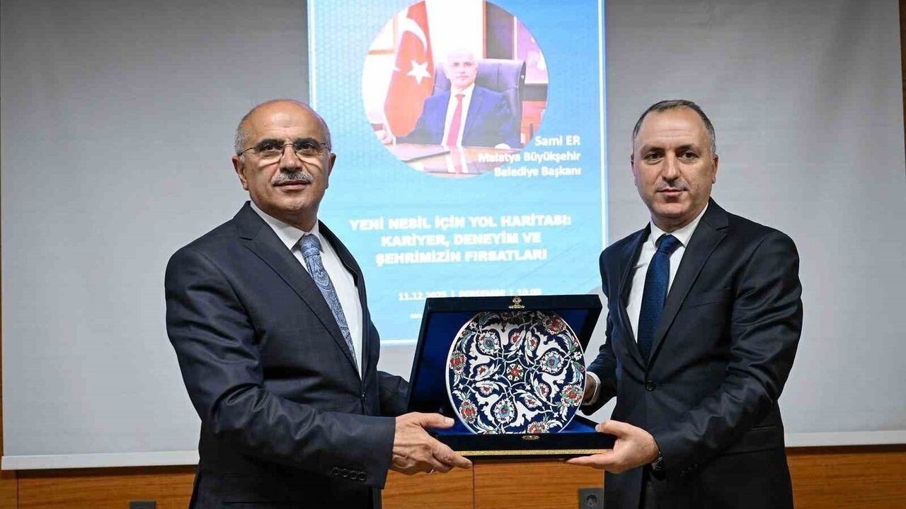 Başkan Sami Er, İnönü Üniversitesi öğrencileriyle buluştu: Malatya 12 ayda toparlandı ve kent projeleri anlatıldı