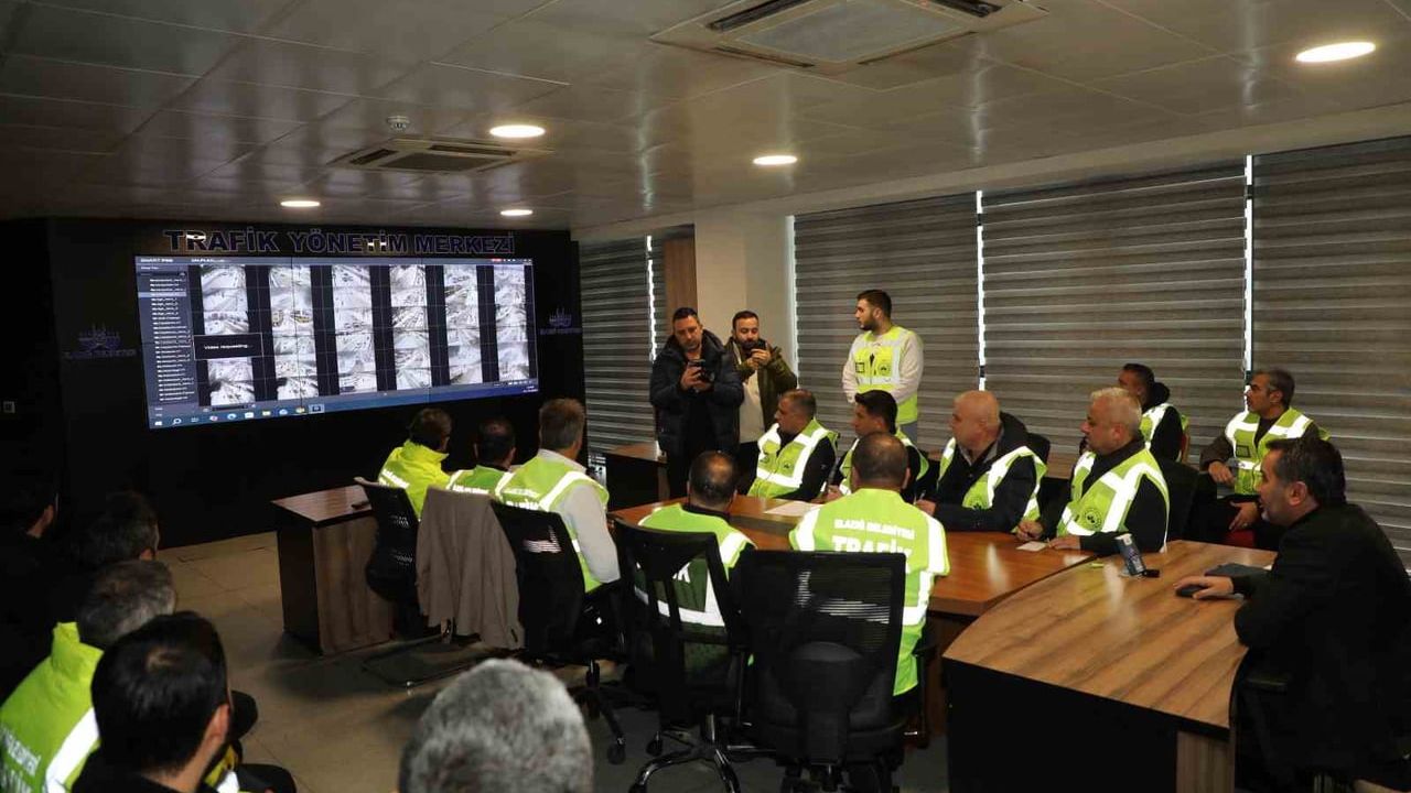 Başkan Şerifoğulları Elazığ'da karla mücadeleyi yerinde inceledi