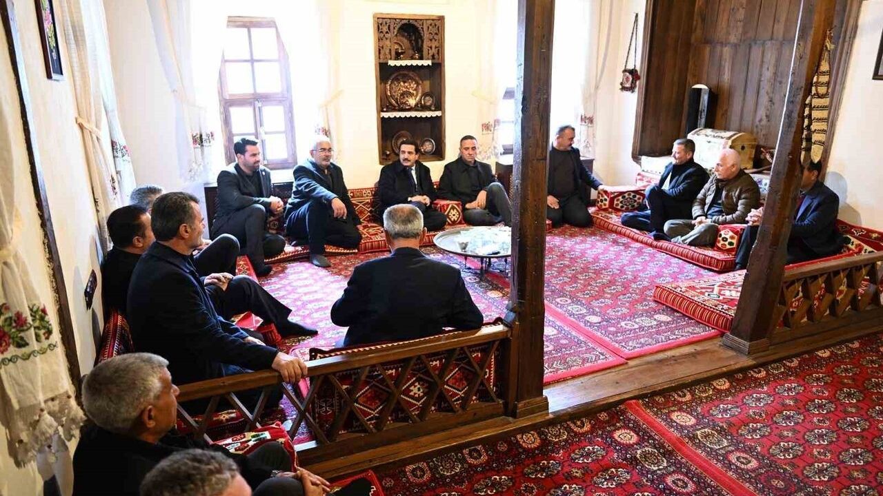 Başkan Taşkın, Eski Malatya Muhtarlarıyla Tarihi Poyraz Konağı'nda Görüştü