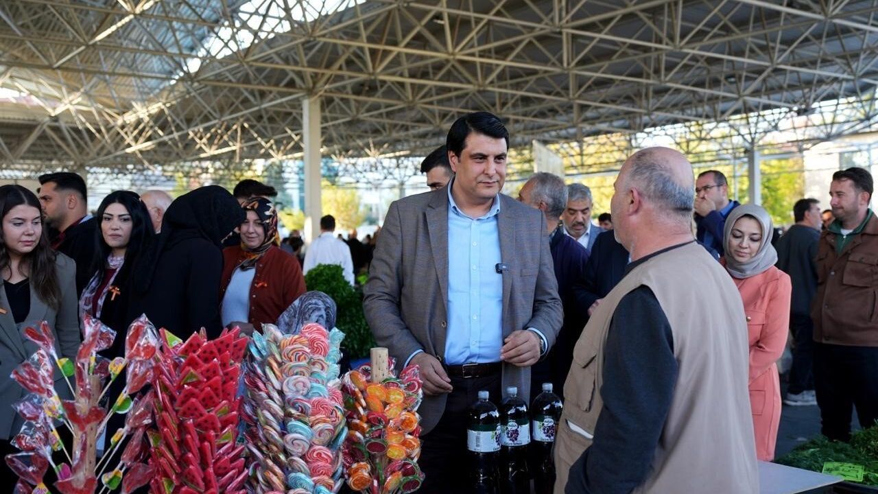 Başkan Umut Yılmaz Güvenevler Semt Pazarı’nda Vatandaş ve Esnafla Buluştu