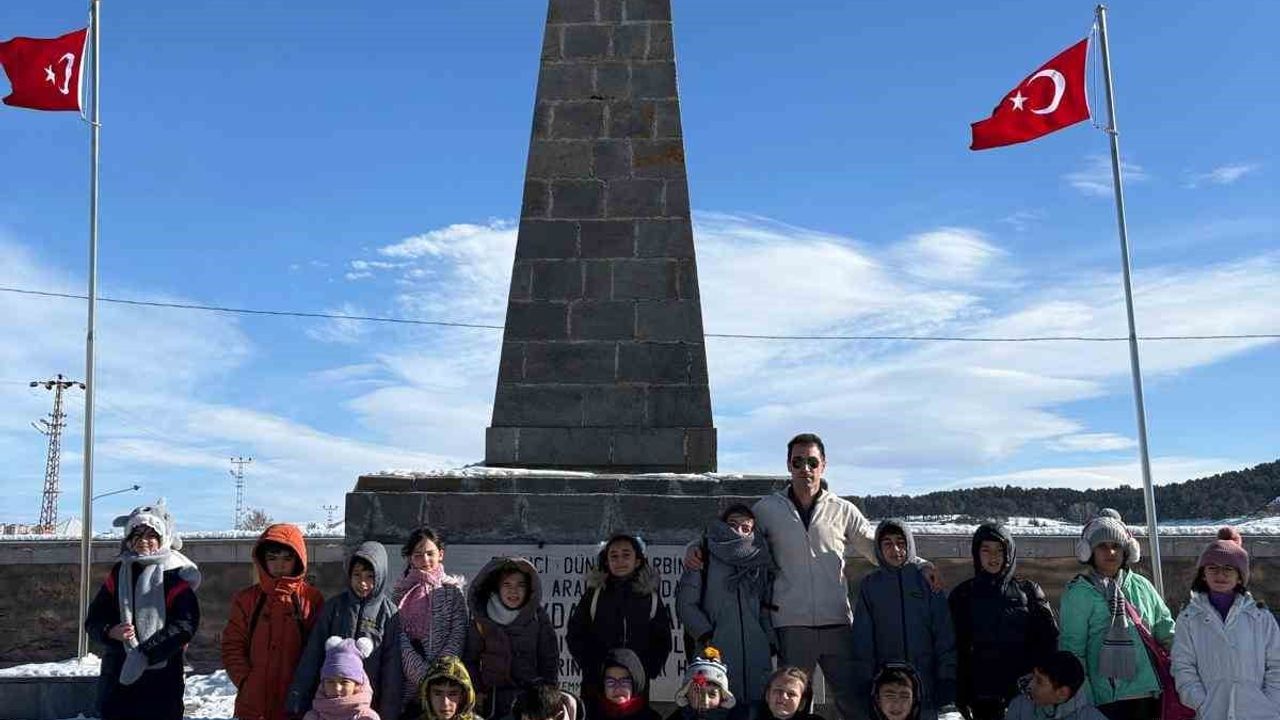 Başöğretmen İlkokulu Öğrencileri Sarıkamış Şehitlerini 111. Yılında Andı