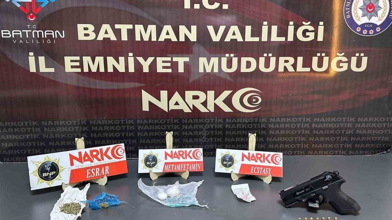 Batman’da narkotik operasyonu: Metamfetamin, esrar, sentetik hap ve ruhsatsız tabanca ele geçirildi