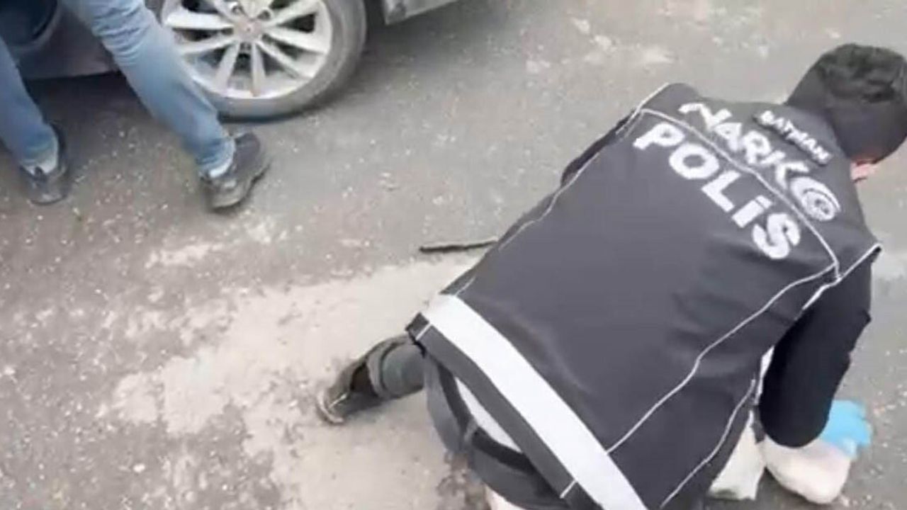 Batman'da Otomobilde 56 Kilo 750 Gram Esrar Ele Geçirildi, 3 Kişi Tutuklandı