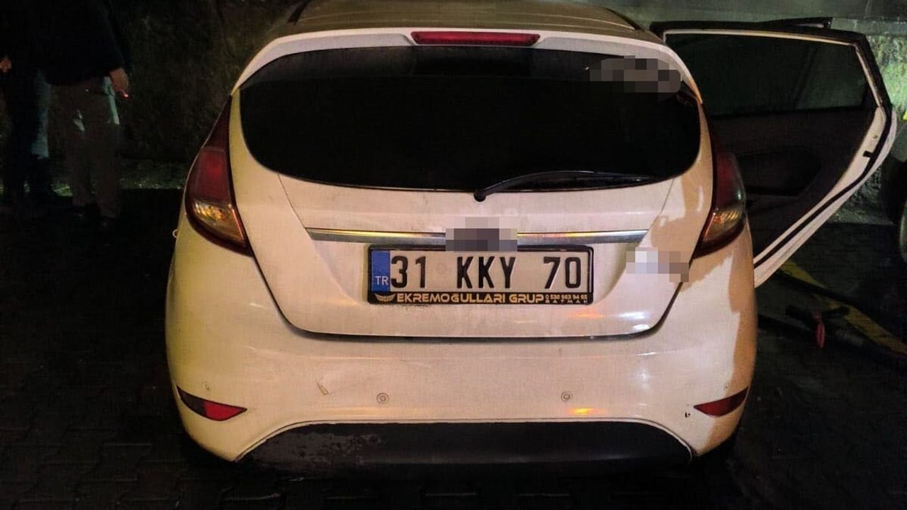 Batman'da park halindeki otomobil alev aldı: Yangın söndürüldü, inceleme başlatıldı