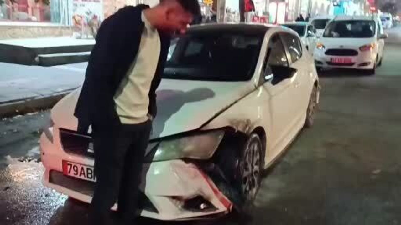 Batman’da Seyir Halindeki Otomobilin Ön Kısmında Yangın: Sürücünün Hızlı Müdahalesi Olayı Büyümeden Söndürdü