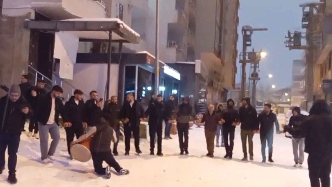 Batman'da yıllar sonra kar sevinci: Davul zurna, halay ve kızak keyfi
