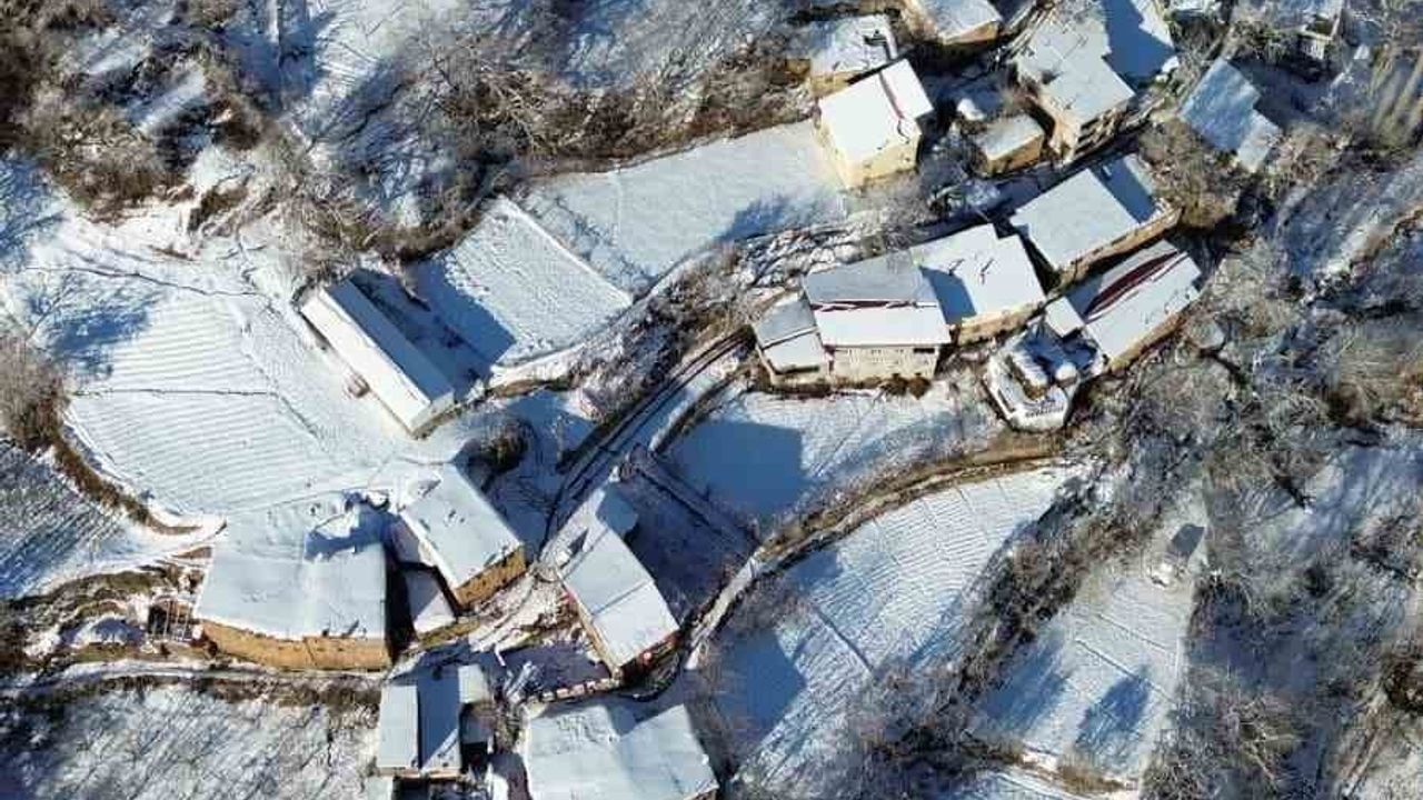 Batman'da yoğun kar: 300'ün üzerinde köy ve mezra yolu ulaşıma kapandı