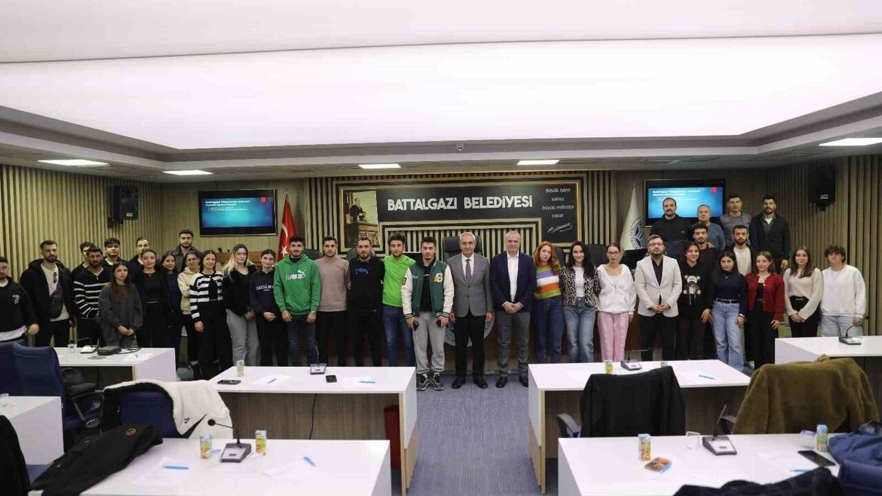 Battalgazi'de öğrencilerle gençlik projeleri değerlendirildi
