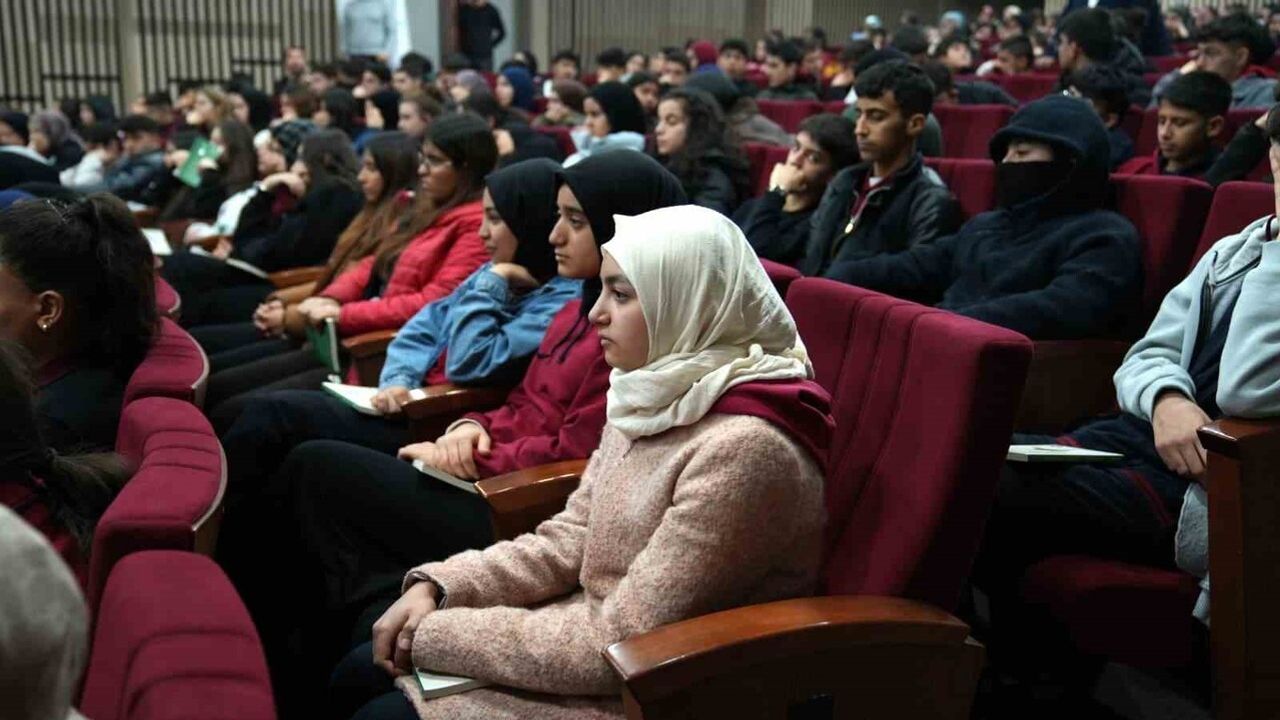 Battalgazi'de 'Uzaktan Sevmek Kudüs' konferansı yoğun katılımla gerçekleştirildi