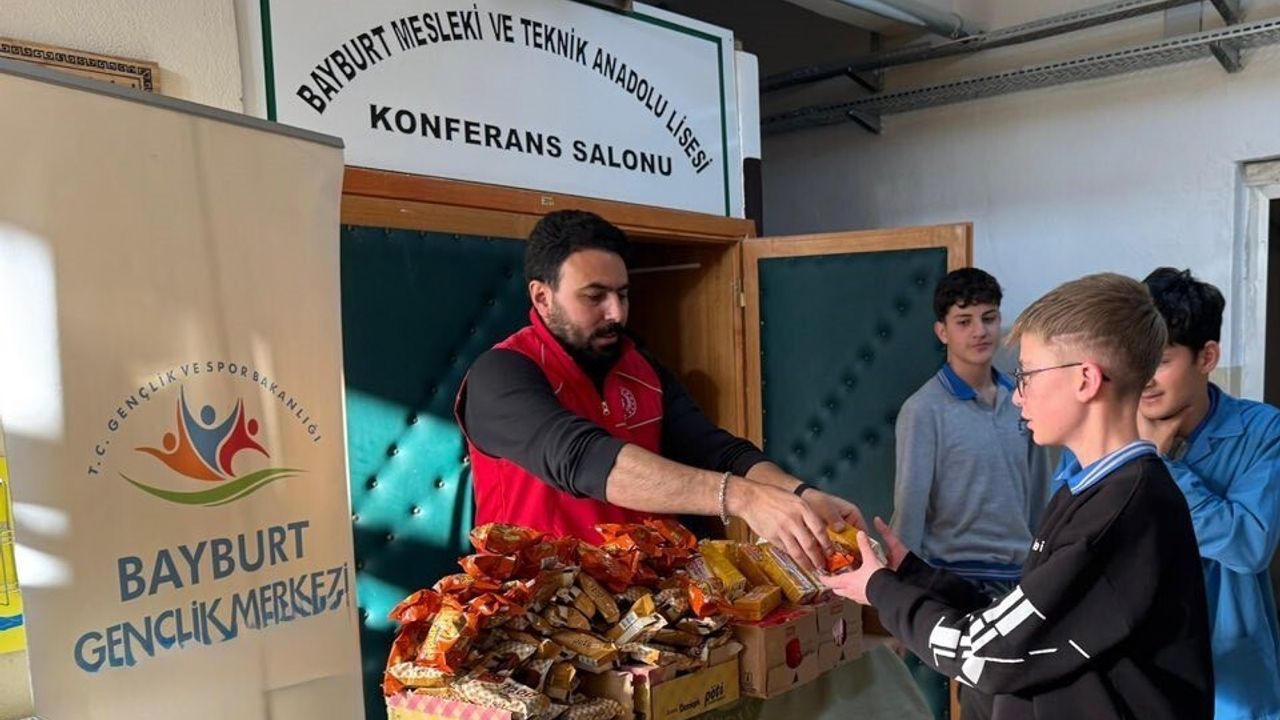 Bayburt Gençlik Merkezi, Mesleki ve Teknik Anadolu Lisesi Öğrencilerine Bağımlılıkla Mücadele Eğitimi Verdi