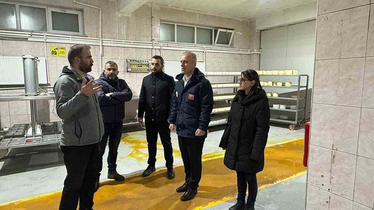 Bayburt Merkez’de süt işleme ve peynir üretim tesisine çevre denetimi