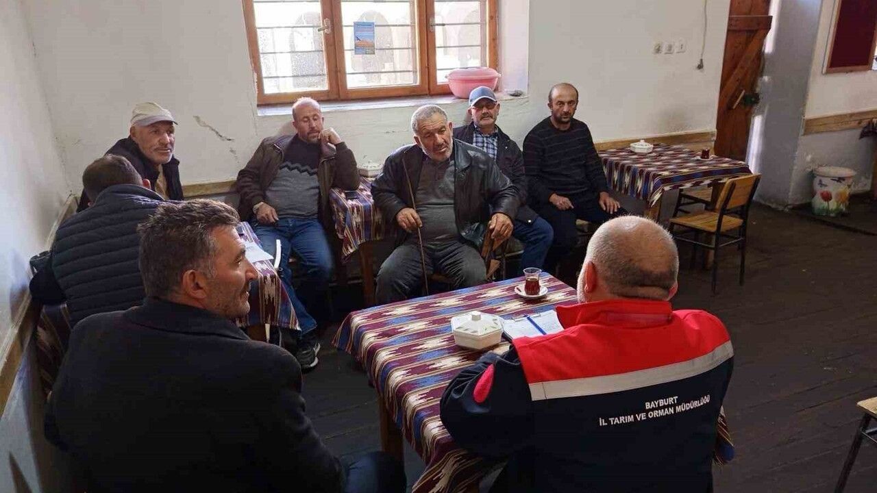 Bayburt'ta 79 köyde çiftçi ziyaretleri: 'Köylerde Buluşuyoruz Tarımı Konuşuyoruz' projesi