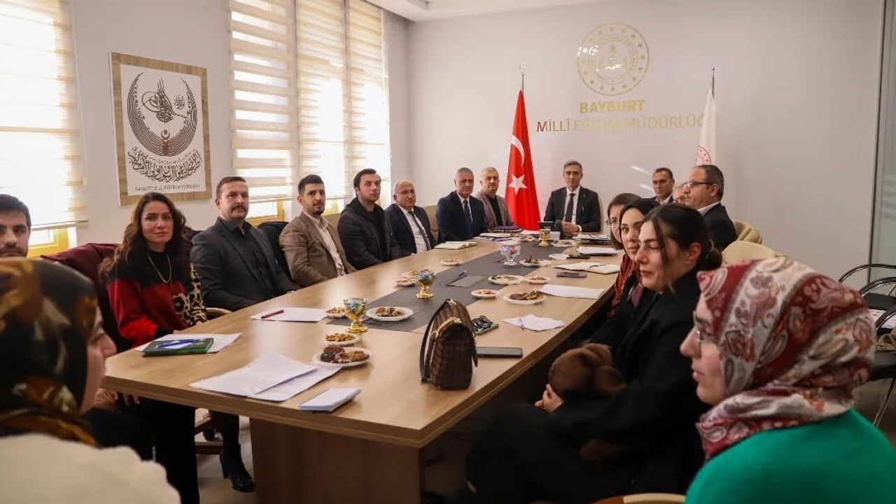 Bayburt'ta birleştirilmiş sınıf öğretmenleriyle değerlendirme toplantısı