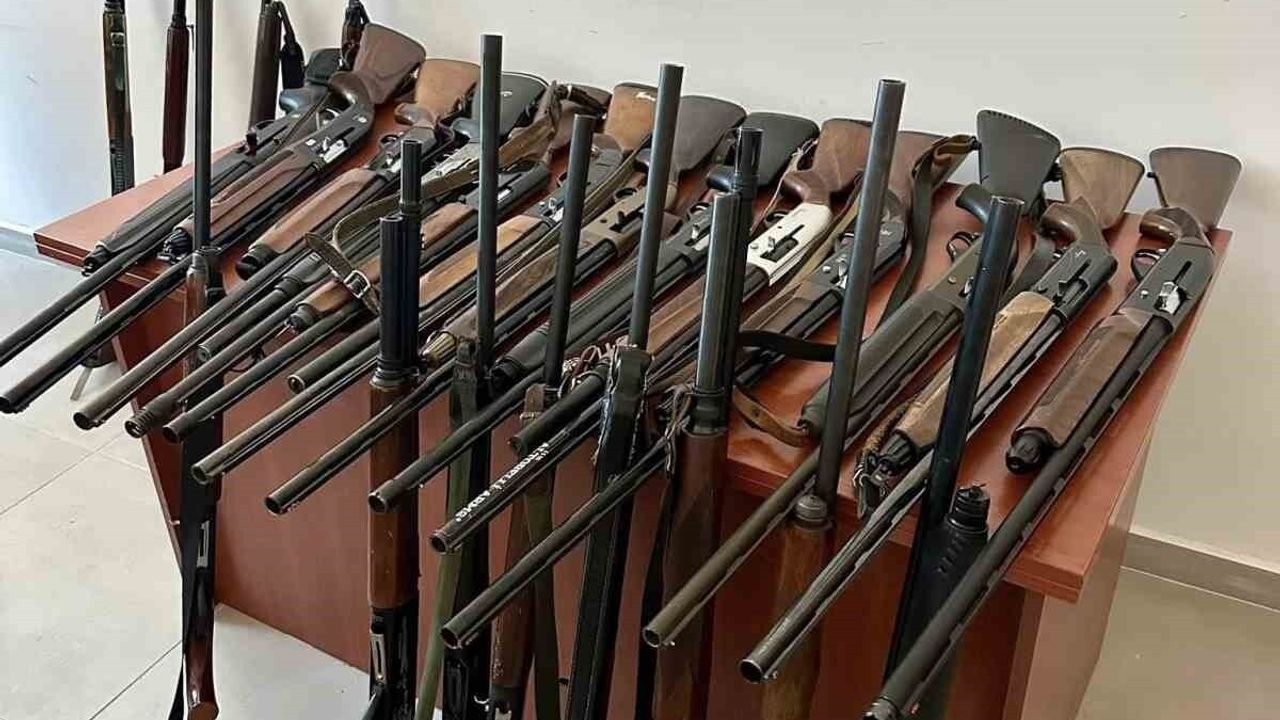Bayburt'ta DKMP el koyduğu 25 yivsiz av tüfeğini ihale ile sattı