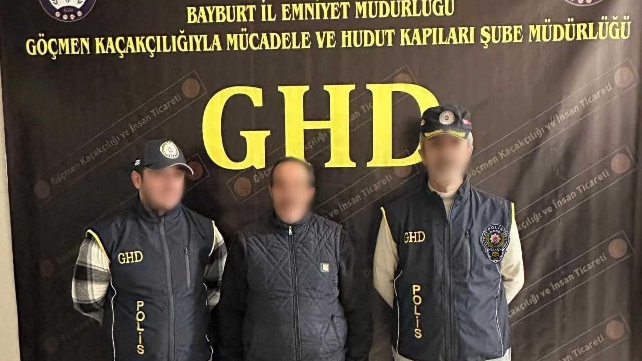 Bayburt'ta göçmen kaçakçılığı operasyonu: 2 Afgan düzensiz göçmen ve 1 şüpheli yakalandı