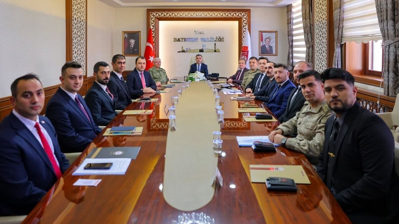 Bayburt'ta Güvenlik ve Asayiş Tedbirleri Vali Mustafa Eldivan Başkanlığında Değerlendirildi
