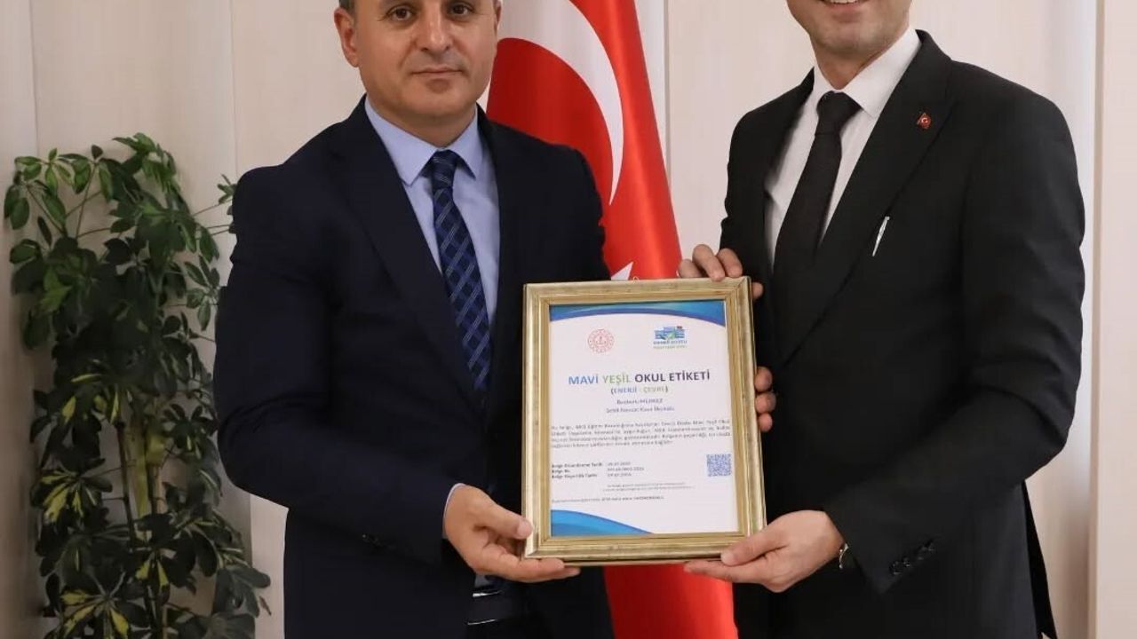 Bayburt’ta iki okul 'Mavi Yeşil Okul' etiketiyle ödüllendirildi
