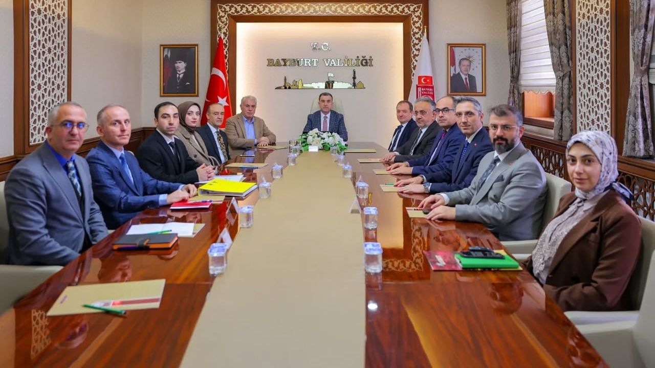 Bayburt'ta İl Hayvanları Koruma Kurulu Toplantısı: Sahipsiz Hayvanların Korunması Ele Alındı