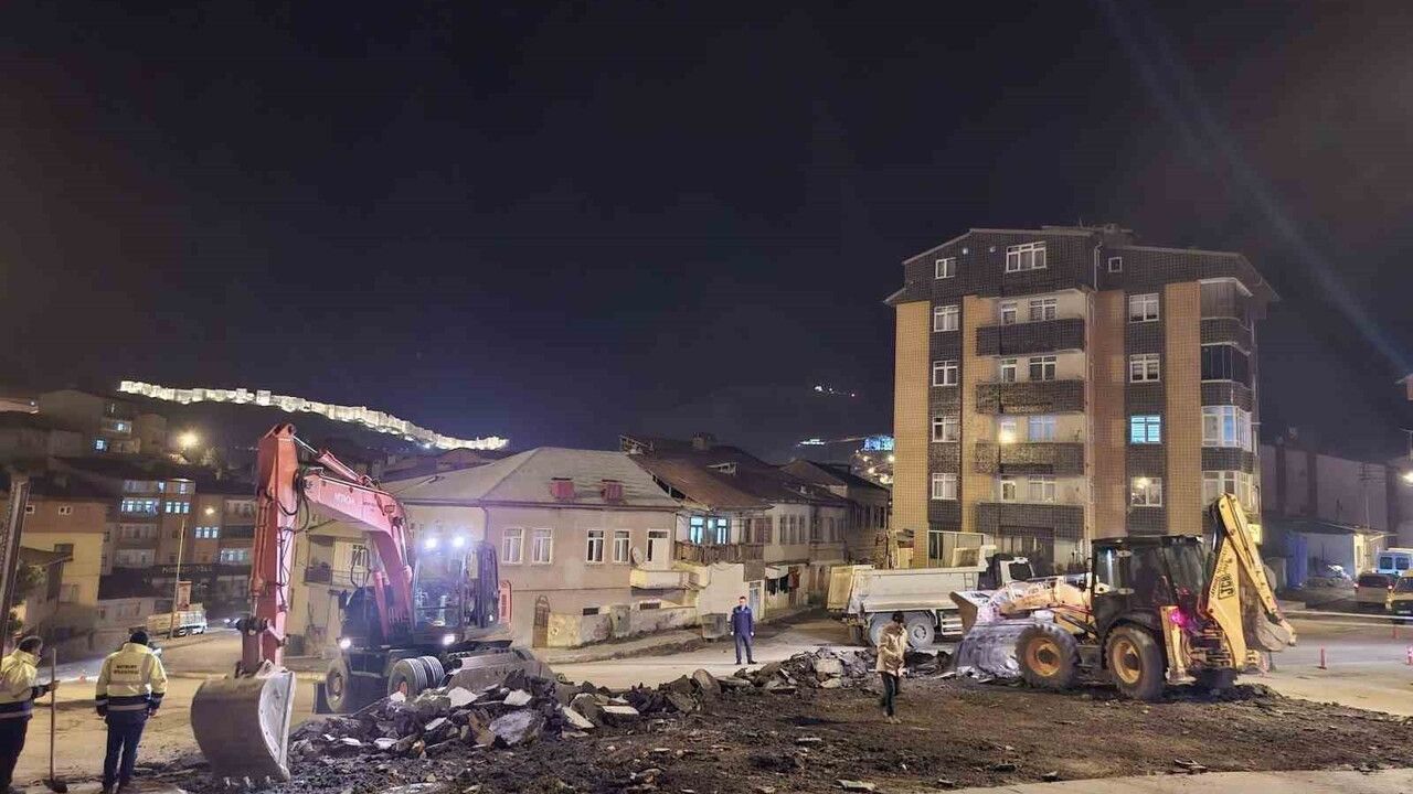 Bayburt'ta Kışla Çeşmesi Rampasında Asfalt Yenileme Çalışmaları Başladı
