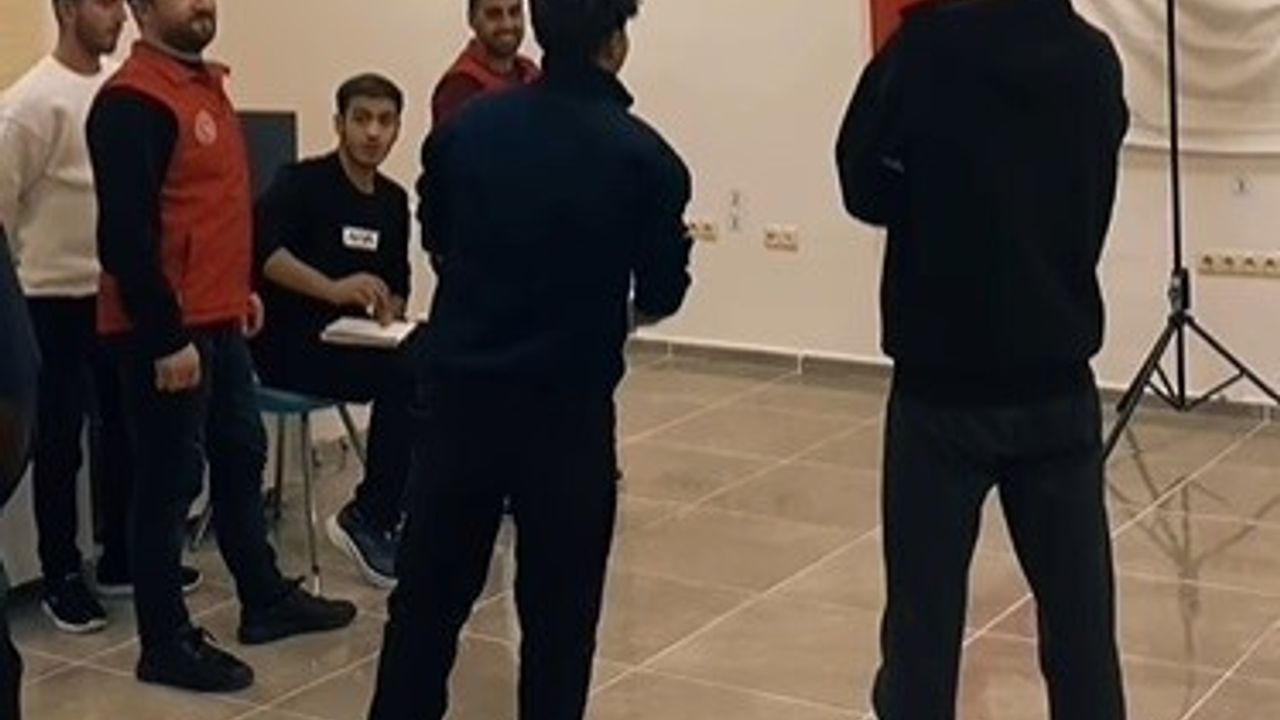 Bayburt'ta KYK yurtlarında kalan öğrencilere yönelik dart turnuvası düzenlendi