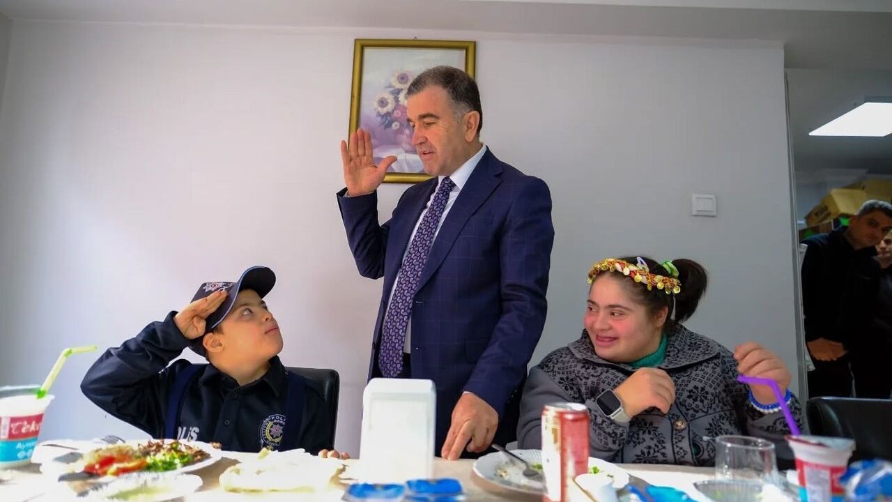 Bayburt'ta özel eğitim öğrencileri polisevinde misafir edildi