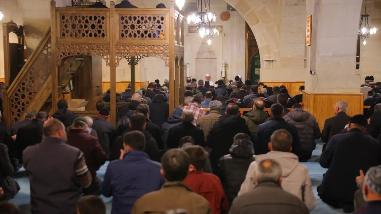 Bayburt’ta Regaip Kandili Ulu Camii ve kent genelinde dualarla idrak edildi