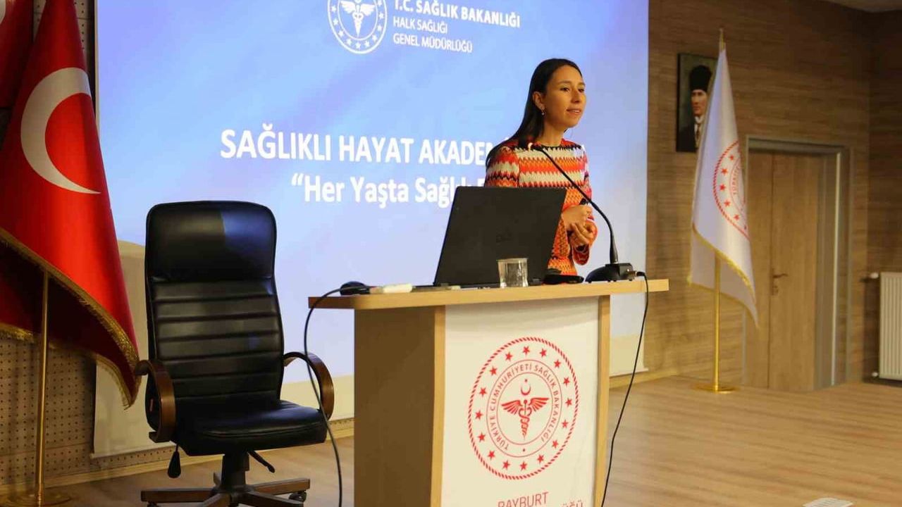 Bayburt’ta SAHA eğitimleri sürüyor: İl Sağlık Müdürlüğü personeline sağlıklı yaşam eğitimi