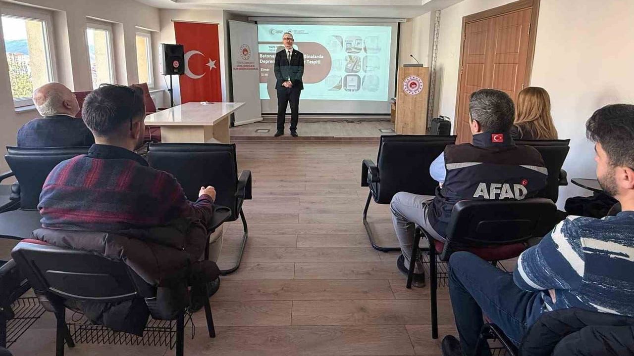 Bayburt'ta teknik personele 'Afetler Sonrası Hasar Tespiti' eğitimi düzenlendi
