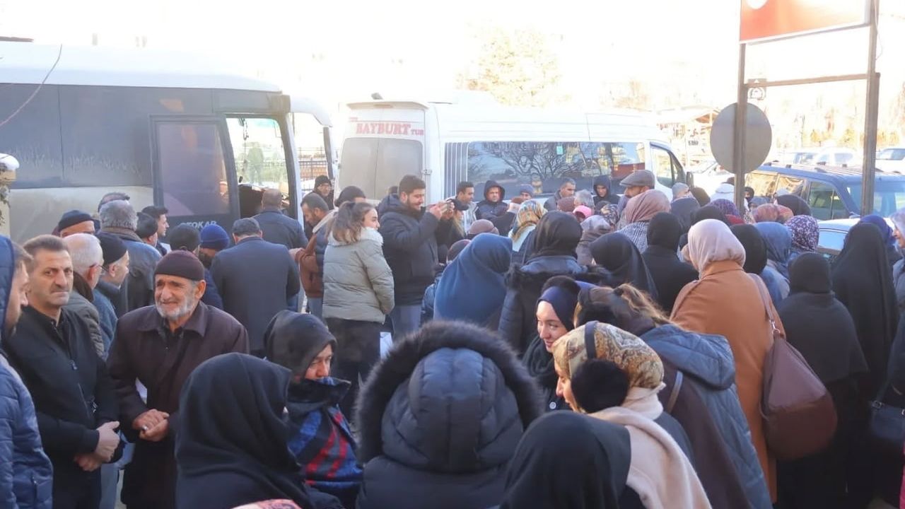 Bayburt’tan Umre Yolcuları Dualarla Kutsal Topraklara Uğurlandı