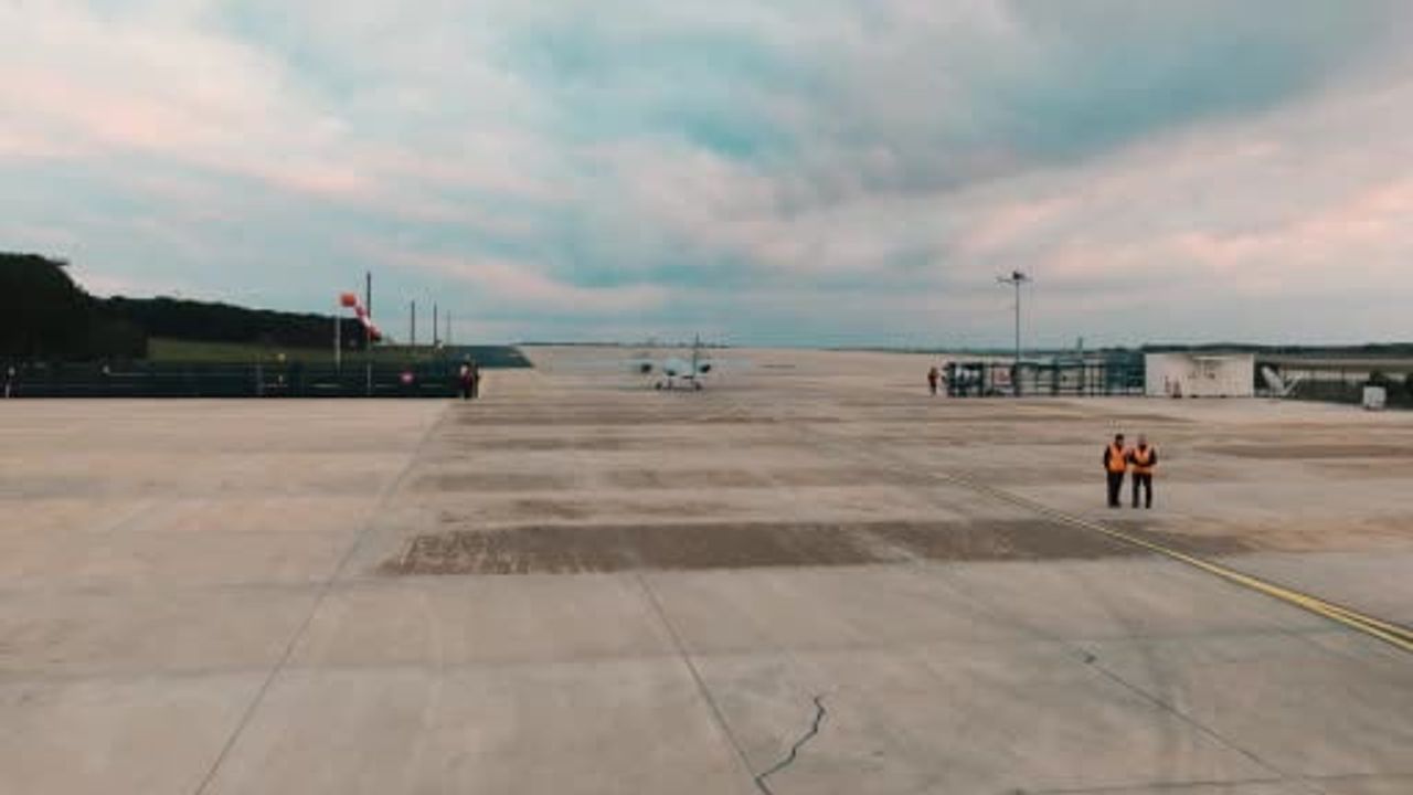 Bayraktar KIZILELMA, akıllı filo otonomisiyle ilk yakın kol uçuşunu gerçekleştirdi