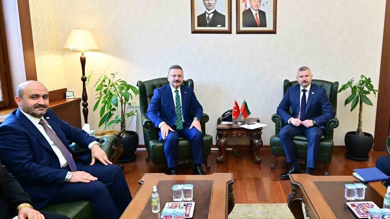Belarus Ankara Büyükelçisi Anatoly Glaz, Eskişehir Valisi Hüseyin Aksoy'u Ziyaret Etti