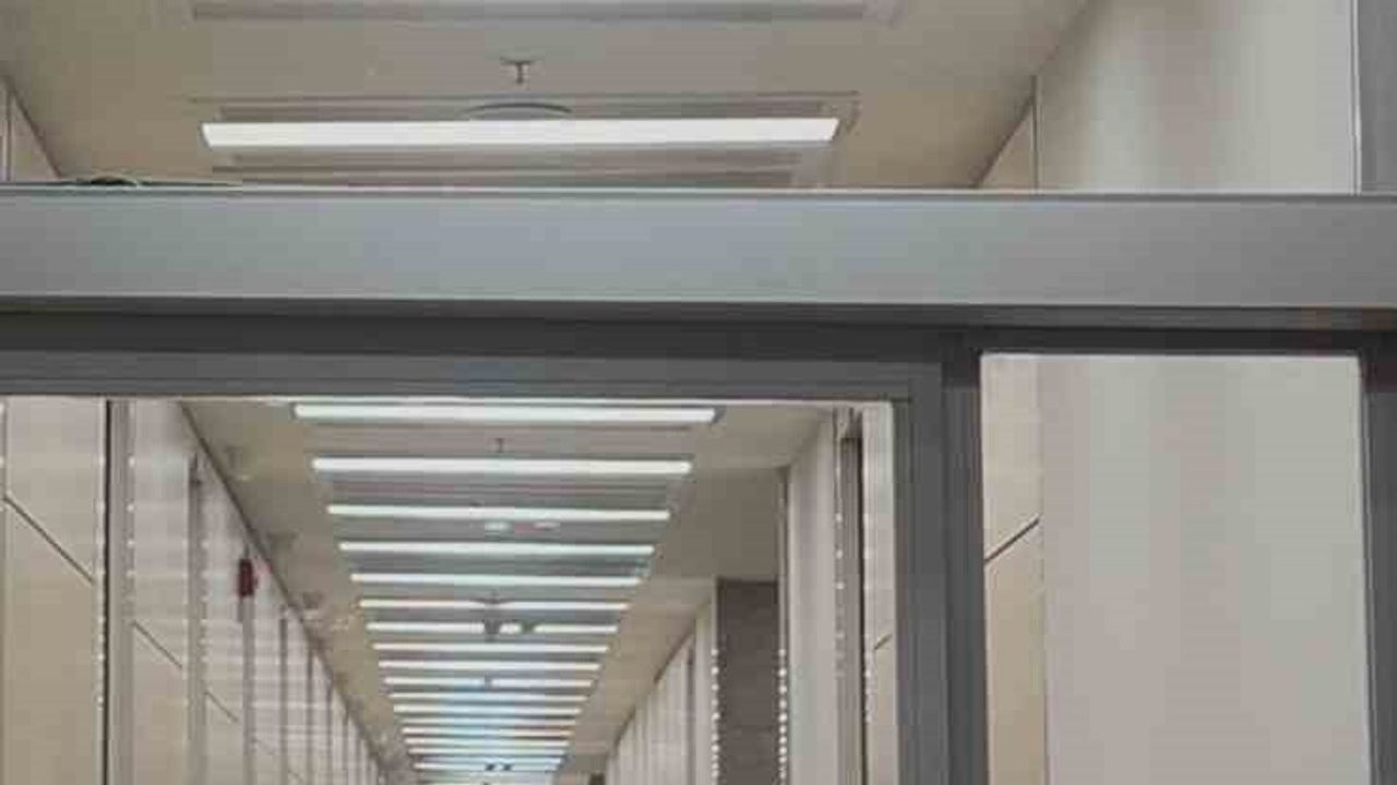 Berrak Tüzünataç, ünlülere yönelik uyuşturucu soruşturması kapsamında adliyeye geldi