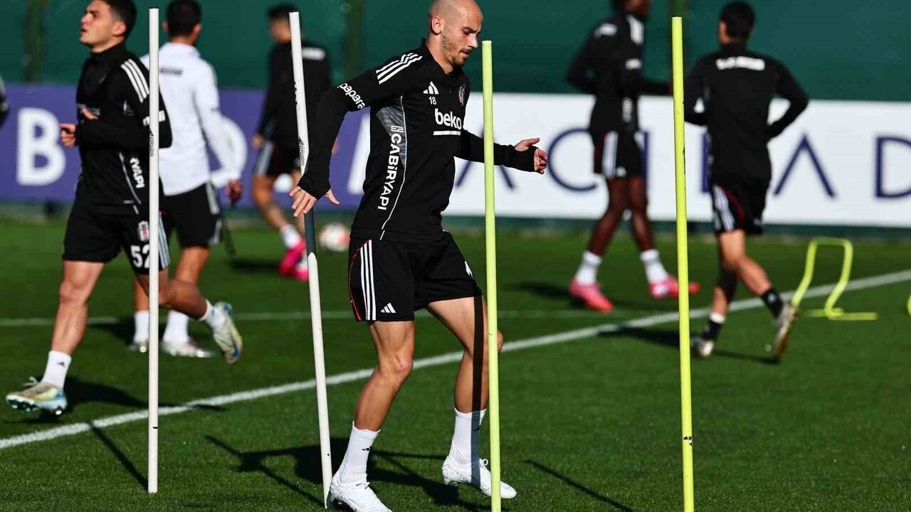 Beşiktaş, Gaziantep FK Maçı Öncesi Nevzat Demir Tesisleri'nde Kondisyon ve Taktik Çalıştı