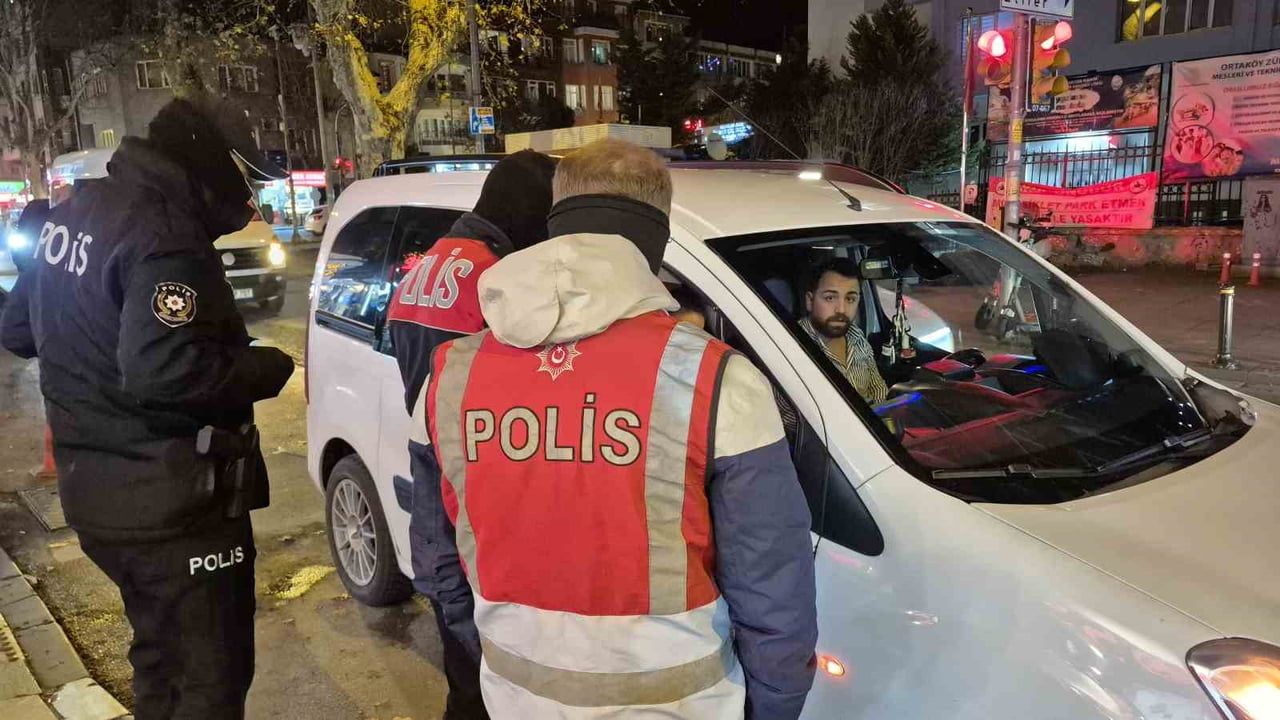 Beşiktaş Ortaköy'de Yılbaşı Öncesi Güvenlik Önlemleri Arttırıldı