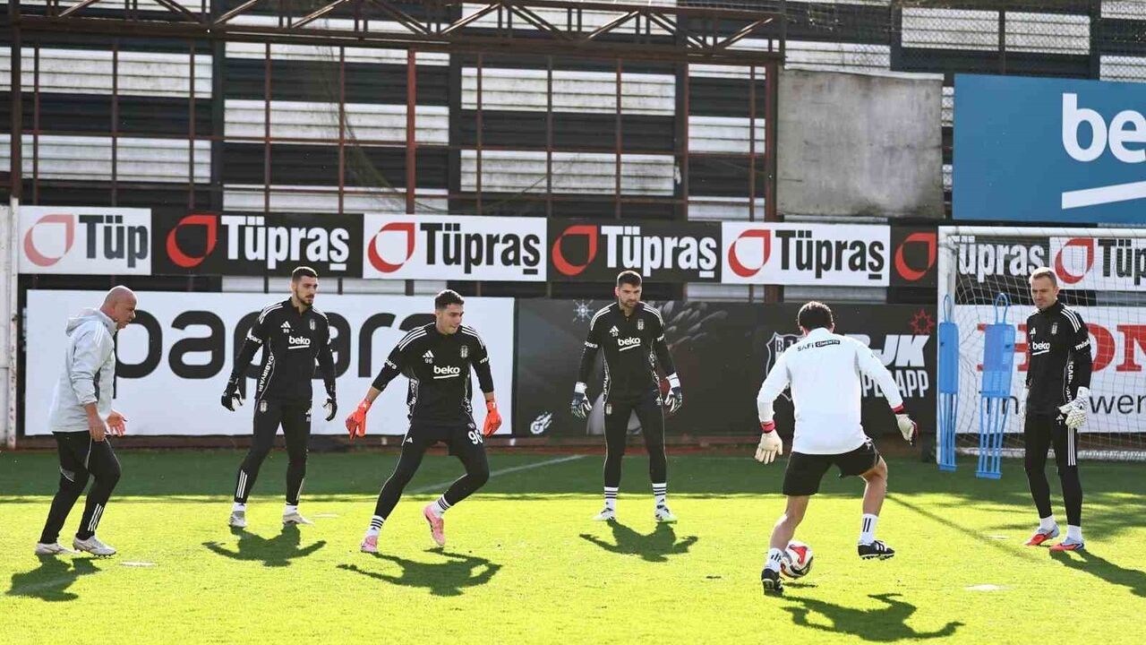 Beşiktaş, Trabzonspor maçı hazırlıklarını Nevzat Demir Tesisleri'nde tamamladı