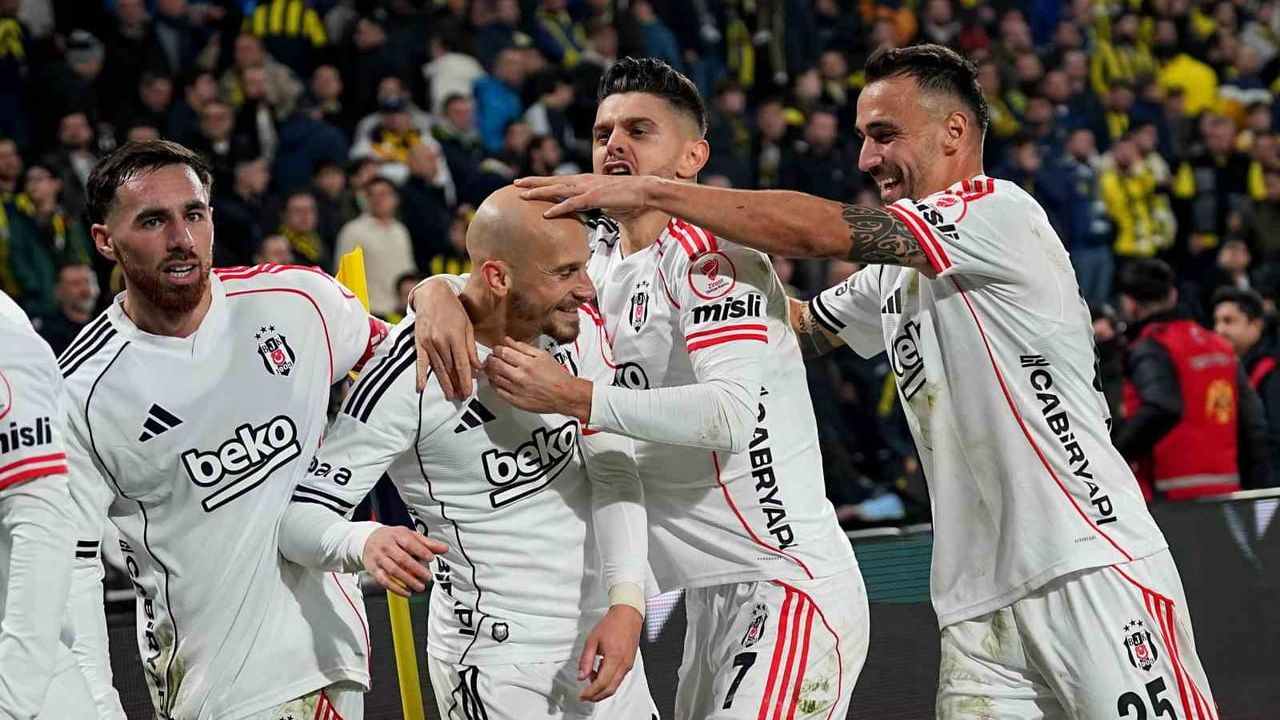 Beşiktaş, Ziraat Türkiye Kupası'nda Fenerbahçe'yi 2-1 mağlup etti
