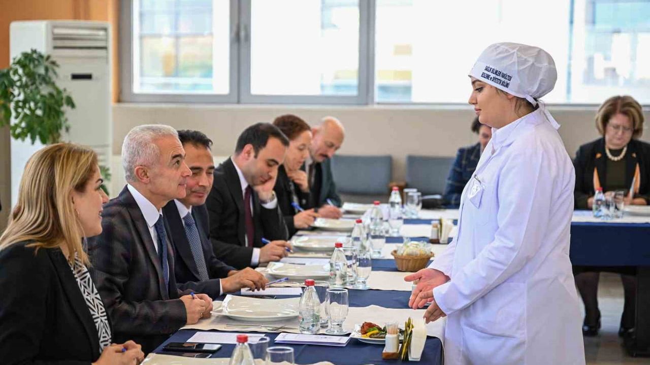 Beslenme ve Diyetetik Öğrencileri Kırklareli Protokolüne 'Yöresel Lezzetler Mutfak Sunumu' Yaptı