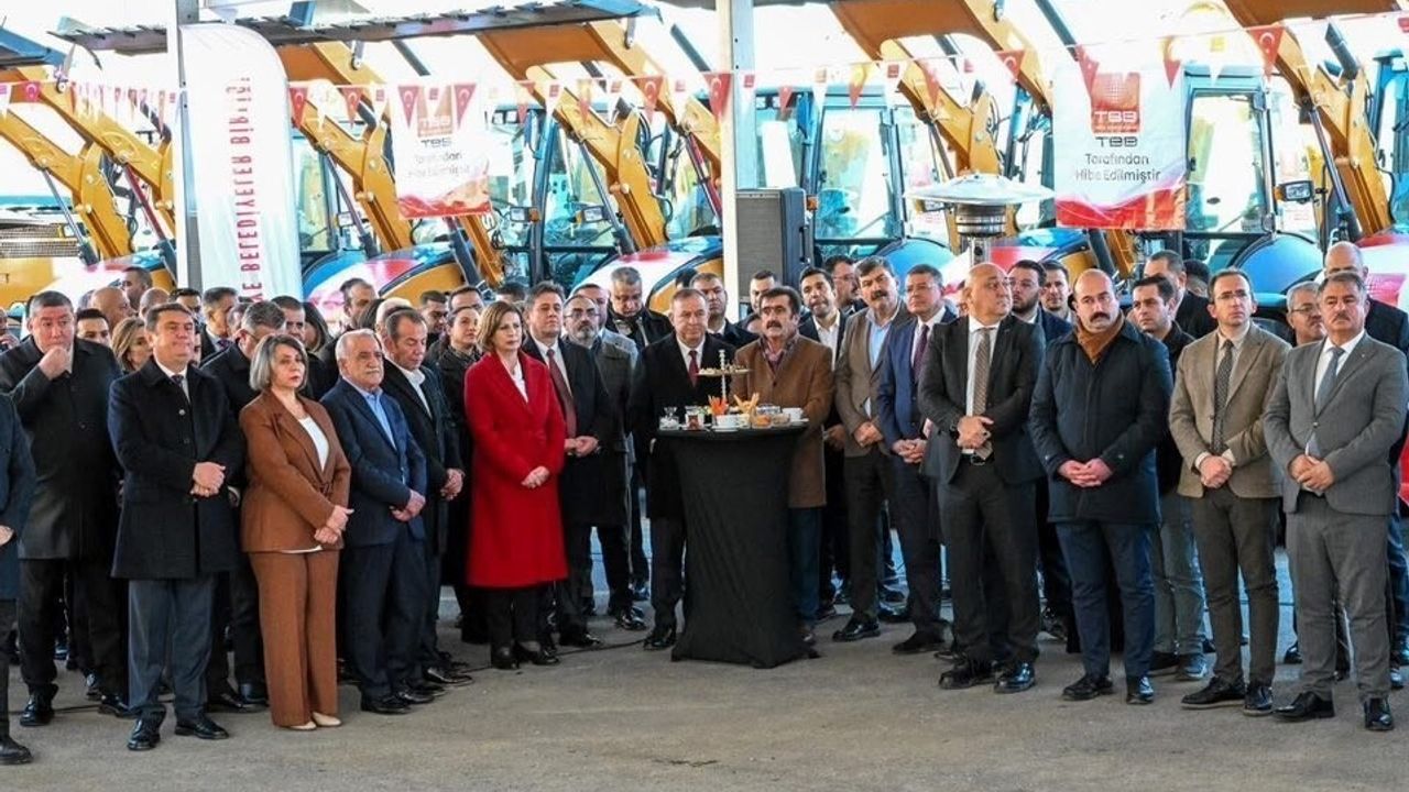 Beyağaç Belediyesi'ne TBB'den damperli kamyonet hibe edildi