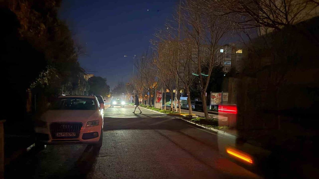 Beylikdüzü ve Avcılar’da Sokak Aydınlatmaları 20 Günden Fazladır Onarılmıyor