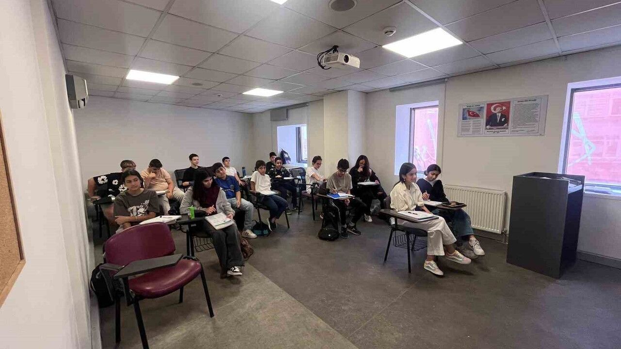 Beyoğlu Belediyesi'nden ücretsiz YKS, LGS ve takviye kursları: 1.084 öğrenciye eğitim