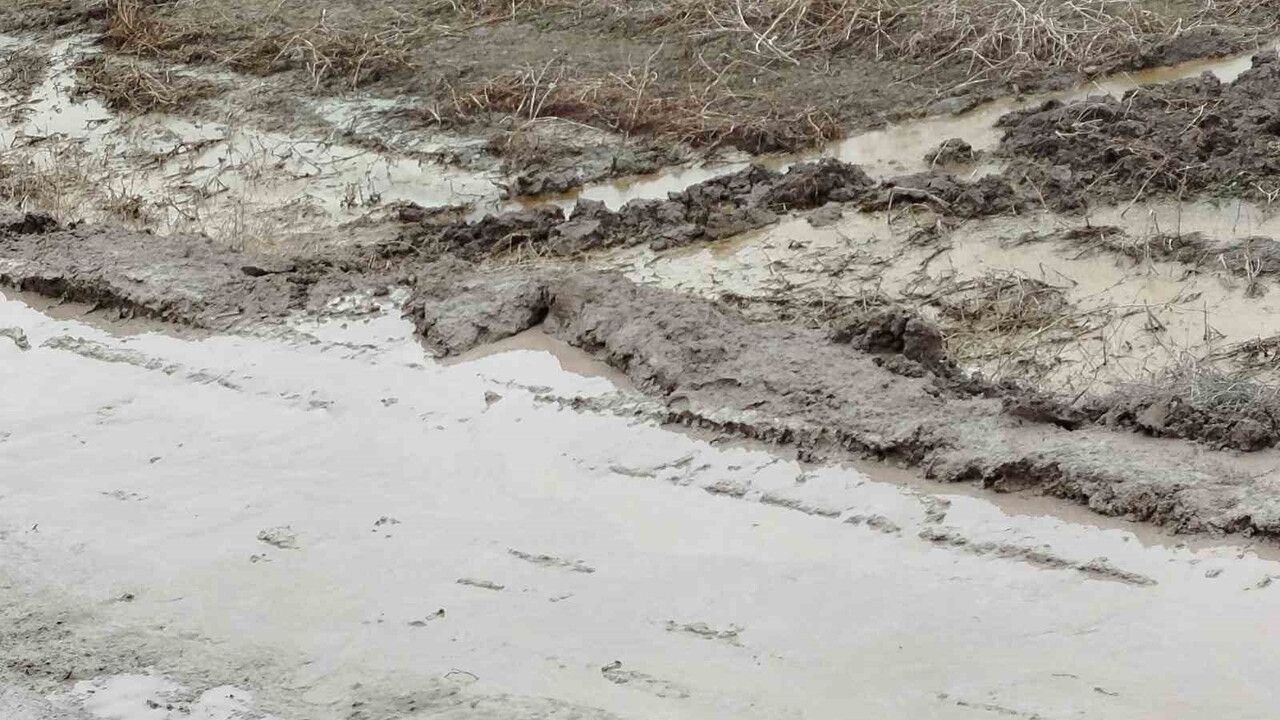 Beypazarı-Adaören Yolu Heyelan Nedeniyle Trafiğe Kapandı
