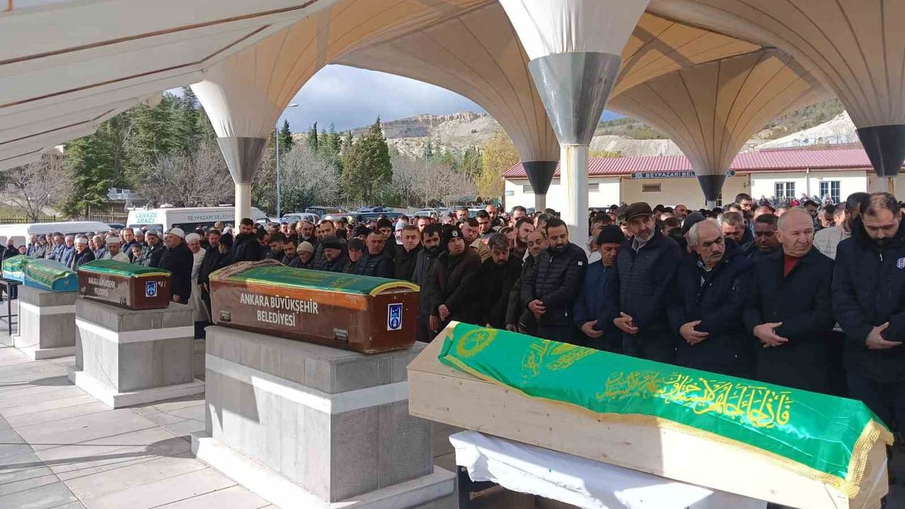 Beypazarı'nda Trafik Kazasında Yaşamını Yitiren Çift ve 3 Aylık Bebek Toprağa Verildi