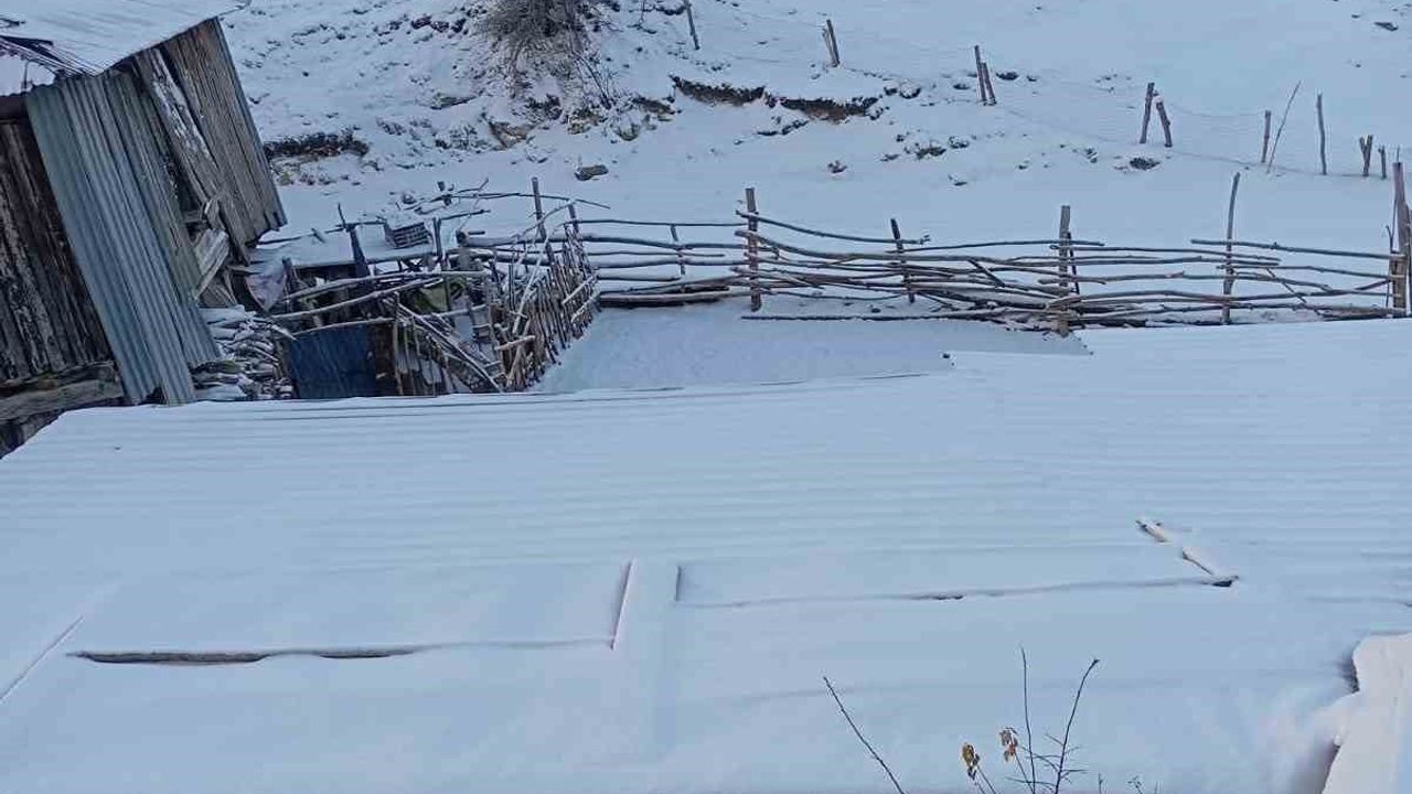 Beypazarı'nın yüksek kesimlerinde kar yağışı etkili oldu