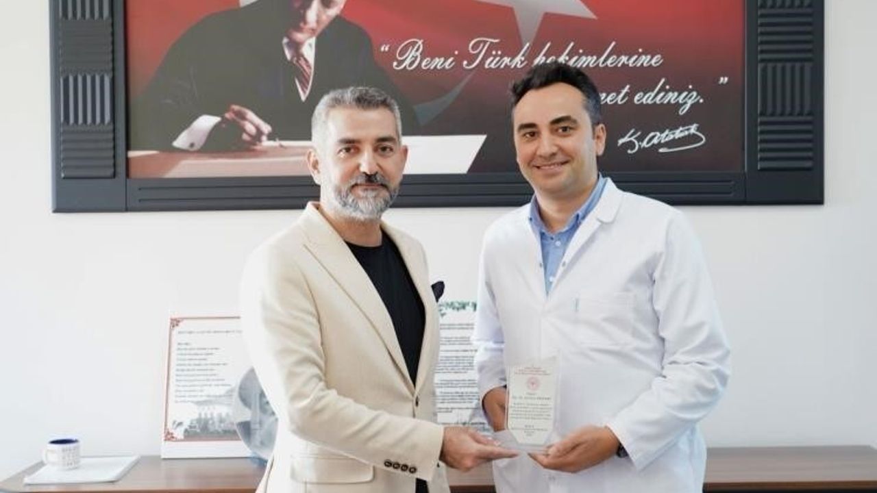 Bilecik Eğitim ve Araştırma Hastanesi'nde görev değişimi: Op. Dr. Gürkan Bozkurt'a plaket