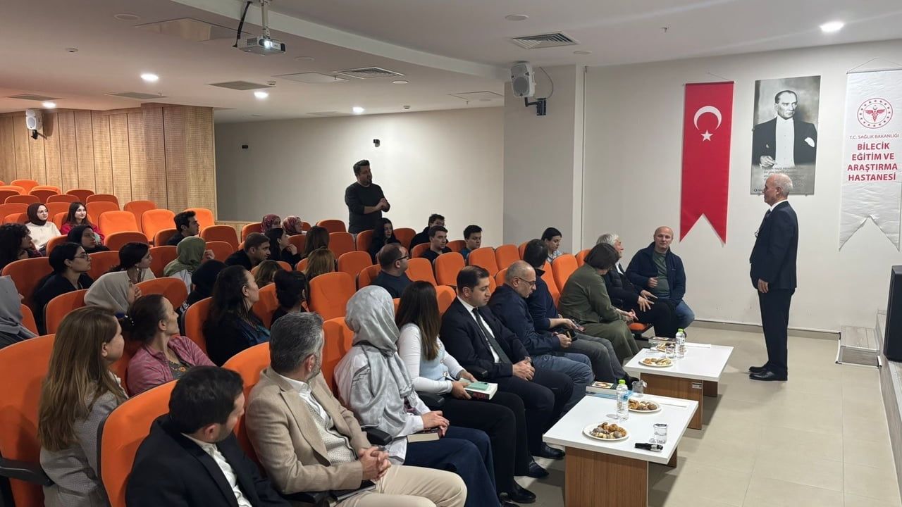 Bilecik Eğitim ve Araştırma Hastanesi'nde 'Hatasız hekimlik mümkün mü' semineri