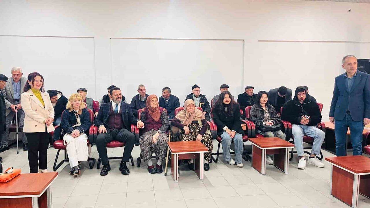 Bilecik Huzurevi'nde Haftalık 'Salçalı Ekmek' Etkinliği