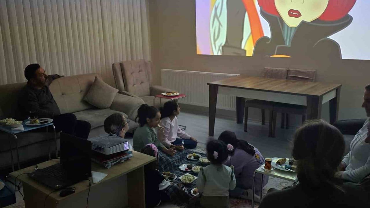 Bilecik İl Müdürü Nejat İlhan'dan çocuk evlerinde çizgi film etkinliği ve denetim ziyareti