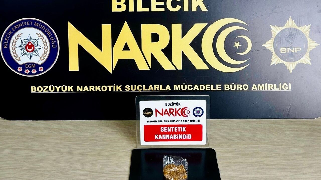 Bilecik Pazaryeri'de narkotik operasyonu: sentetik kannabinoid ele geçirildi, 2 gözaltı
